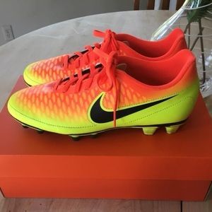 NIKE MAGISTA SOCCER CLEATS Men’s 8.5